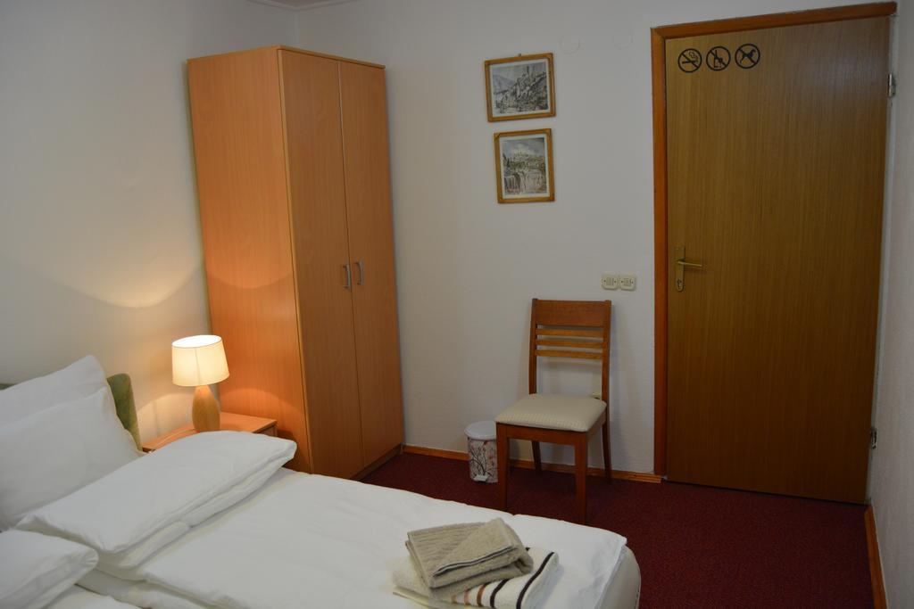 Hostel Denal Σαράγεβο Δωμάτιο φωτογραφία